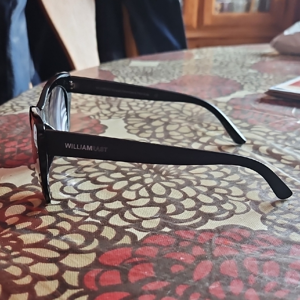 NWOT William Rast Sunglasses - Picture 3 of 5